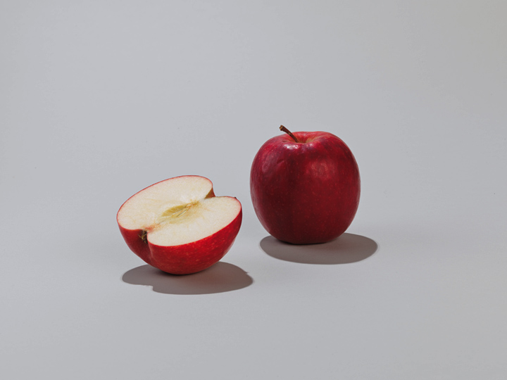 red apples contain vitamins and minerals